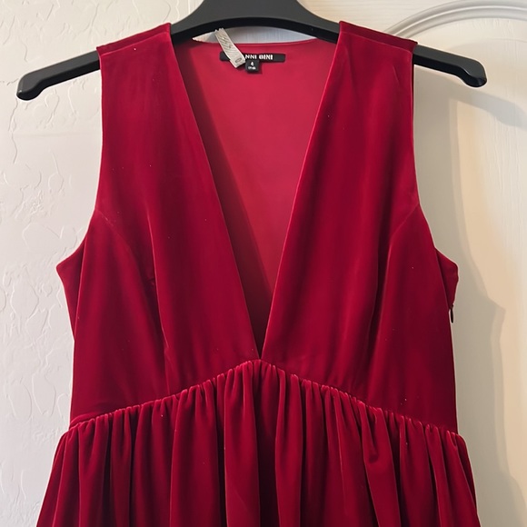 Gianni bini size 4 red velvet plunge dress - Picture 2 of 6